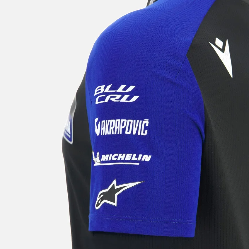 Monster Energy Yamaha MotoGP 2026 Team Replica Poloshirt – Kleinere maten Monster Energy Yamaha MotoGP 2026 Team Replica Poloshirt – Kleinere maten