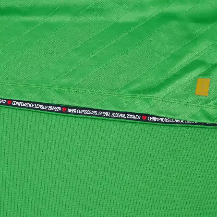 Osasuna 2025/26 Uitwedstrijdsportshirt voor volwassenen Osasuna 2025/26 Uitwedstrijdsportshirt voor volwassenen
